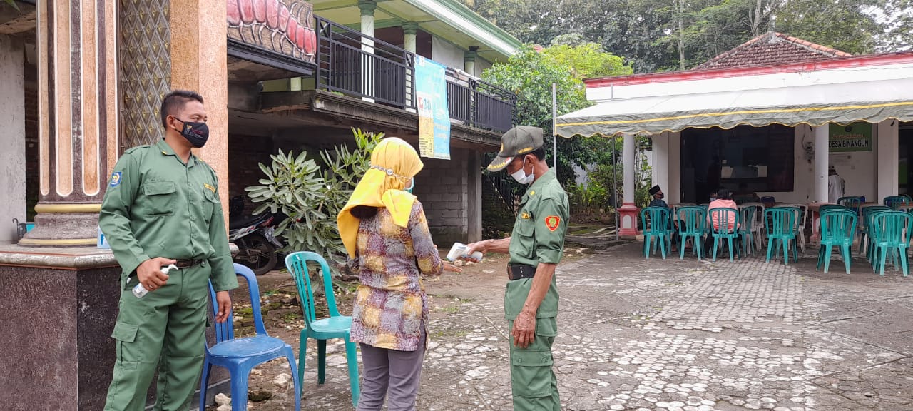 KEGIATAN PPKM YANG MELIBATKAN LINMAS BINANGUN DALAM RANGKA PEMBAGIAN SERTIFIKAT TANAH PROGRAM PTSL TAHAP 3