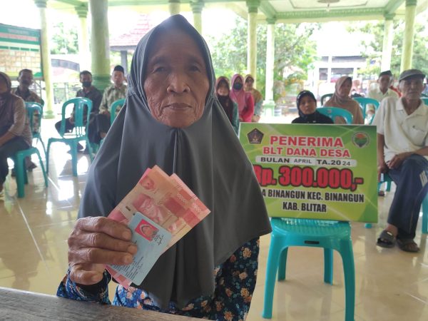 PENYALURAN BANTUAN DANA DESA BULAN APRIL DESA BINANGUN KECAMATAN BINANGUN KABUPATEN BLITAR
