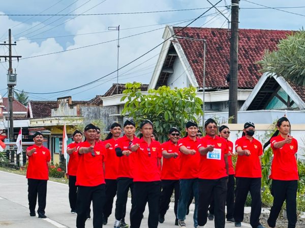 Perangkat dan BPD Desa Binangun Berkolaborasi Ikut Meriahkan Lomba Gerak Jalan Dalam rangka memperingati Hari Ulang Tahun ke-80 Republik Indonesia