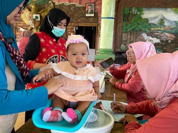 Kegiatan Posyandu Desa Binangun: Upaya Meningkatkan Kesehatan Balita dan Lansia