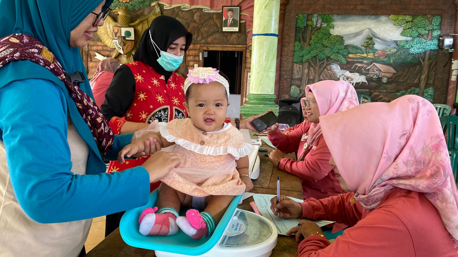 Kegiatan Posyandu Desa Binangun: Upaya Meningkatkan Kesehatan Balita dan Lansia